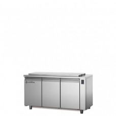 Холодильный стол Саладетта, GN1/1, c 3 дверьми, со столешницей, без бортика, с выносным агрегатом, темп. -2°+8°C, Coldline TP17/1MDR